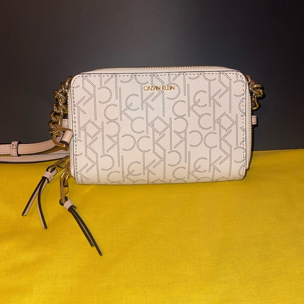 NWOT CALVIN KLEIN SMALL PURSE